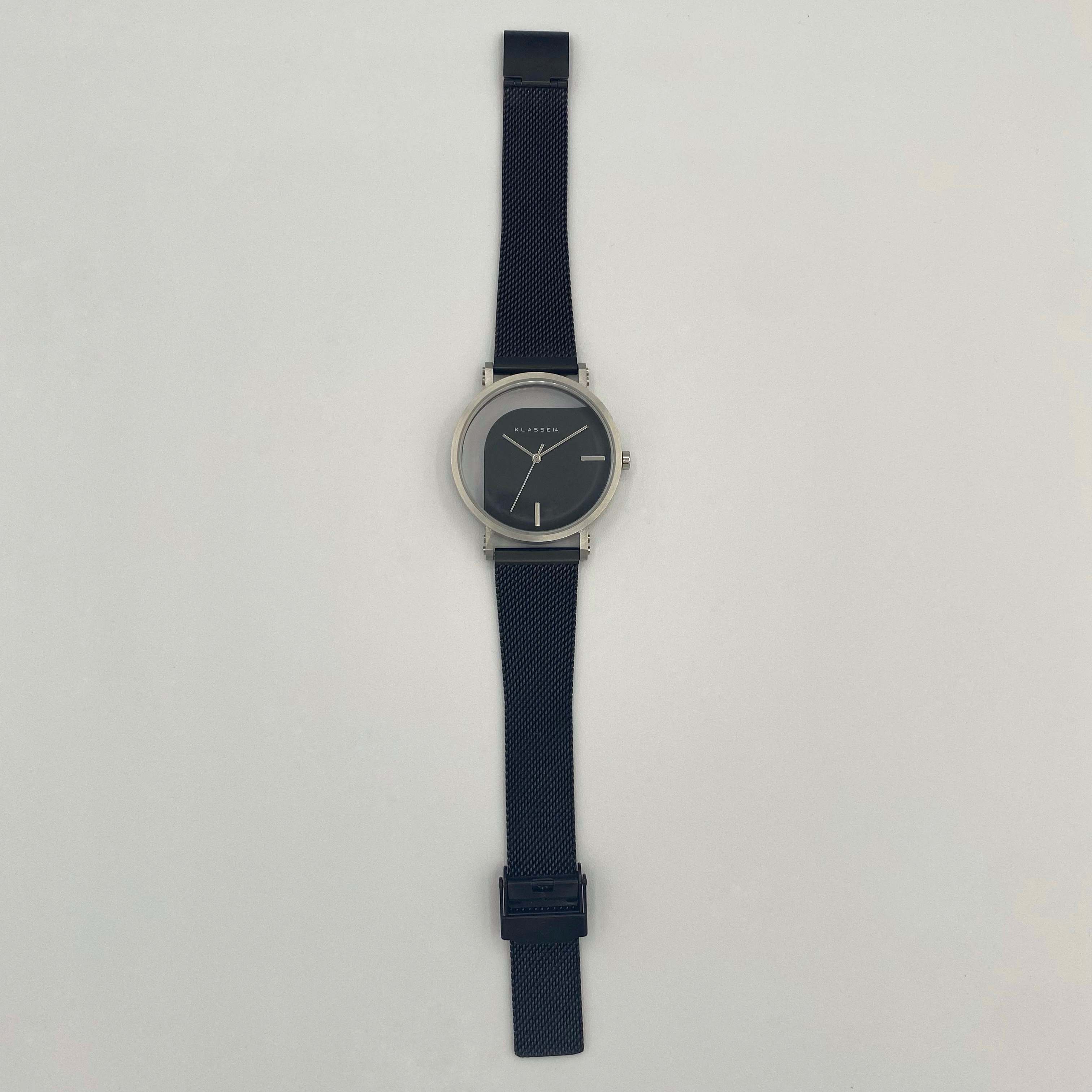 KLASSE14 / IMPERFECT ANGLE Silver Black with Mesh Strap 40mm